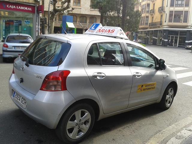 Vehículo cambio automático Autoescuela Arias Zamora