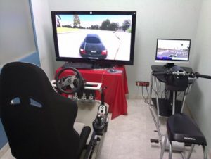 Simuladores de coche y moto en Autoescuela Arias